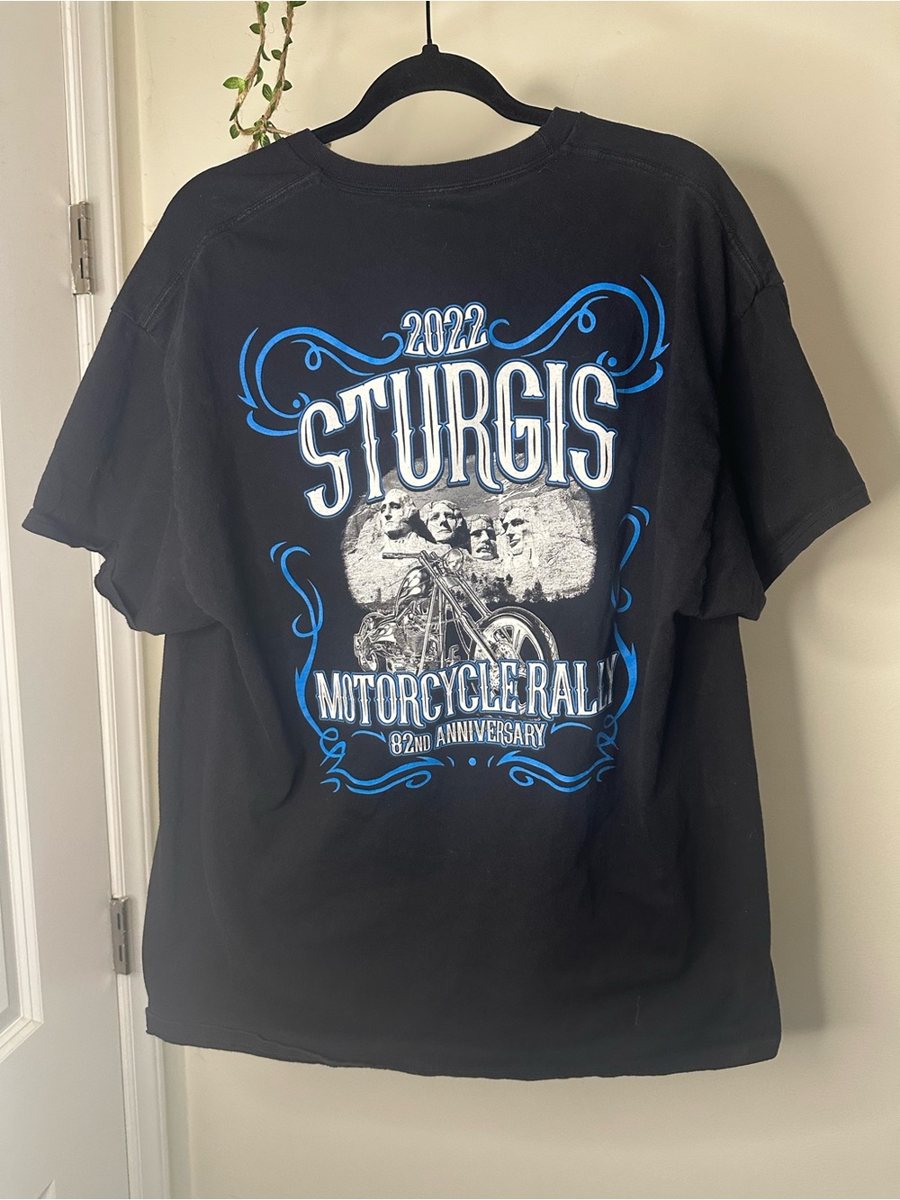 2022 Sturgis Motorcycle Rally T-Shirt 82nd Anniversary Mount Rushmore Chopper